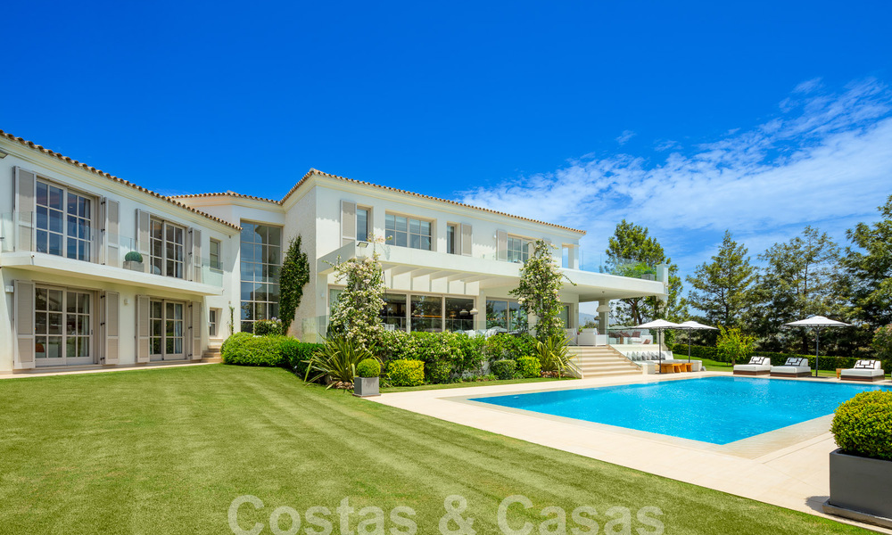 Prestigious luxury villa on an exceptional location for sale, frontline golf, sea views and ready to move in - Nueva Andalucia, Marbella 57168