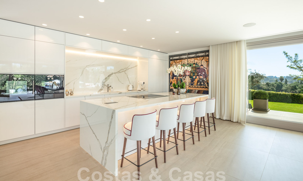 Prestigious luxury villa on an exceptional location for sale, frontline golf, sea views and ready to move in - Nueva Andalucia, Marbella 57183