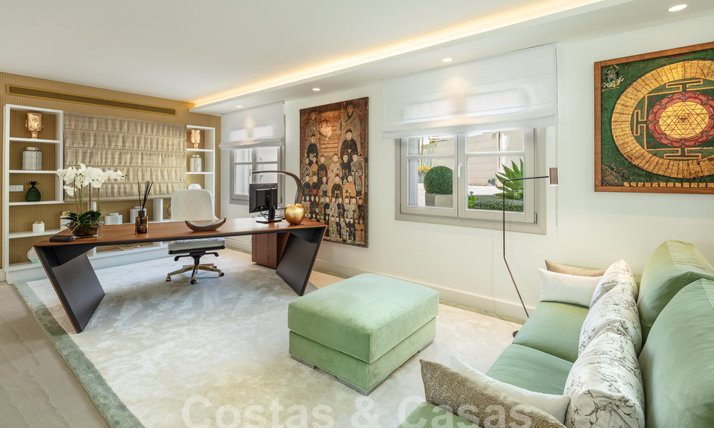 Prestigious luxury villa on an exceptional location for sale, frontline golf, sea views and ready to move in - Nueva Andalucia, Marbella 57184