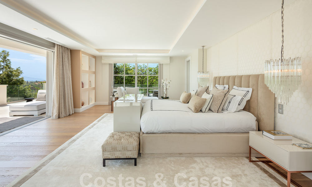 Prestigious luxury villa on an exceptional location for sale, frontline golf, sea views and ready to move in - Nueva Andalucia, Marbella 57191