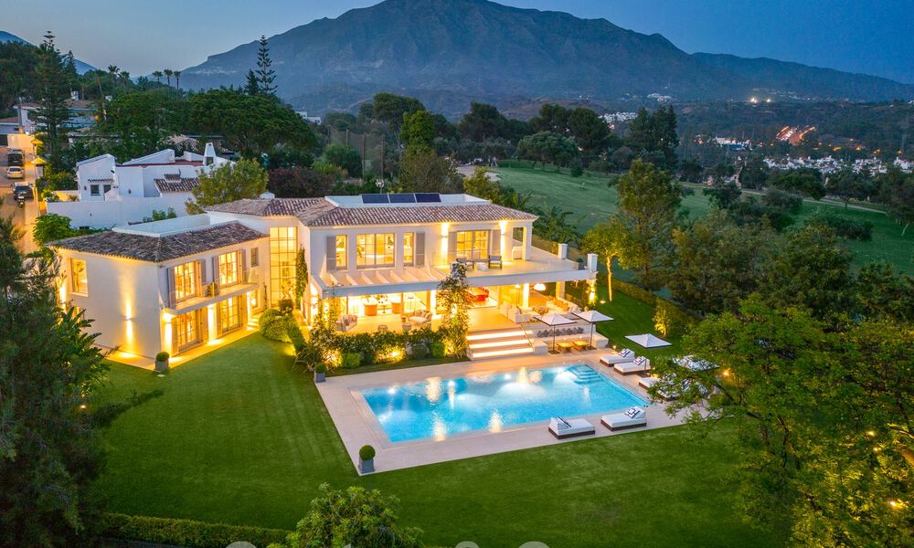 Prestigious luxury villa on an exceptional location for sale, frontline golf, sea views and ready to move in - Nueva Andalucia, Marbella 57210