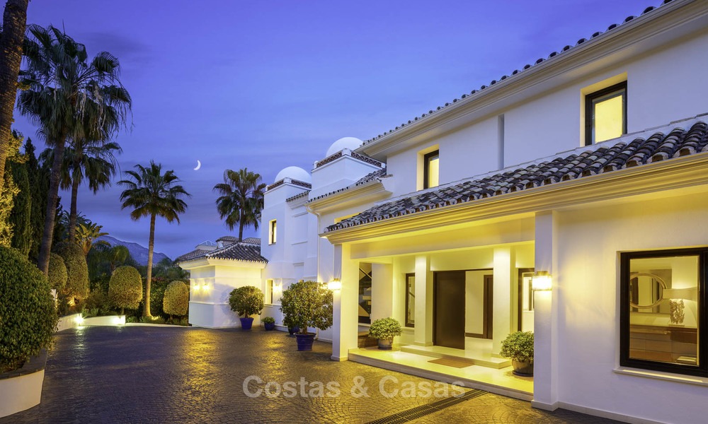 Outstanding modern luxury villa with amazing golf and sea views for sale in the heart of Nueva Andalucía, Marbella 12100