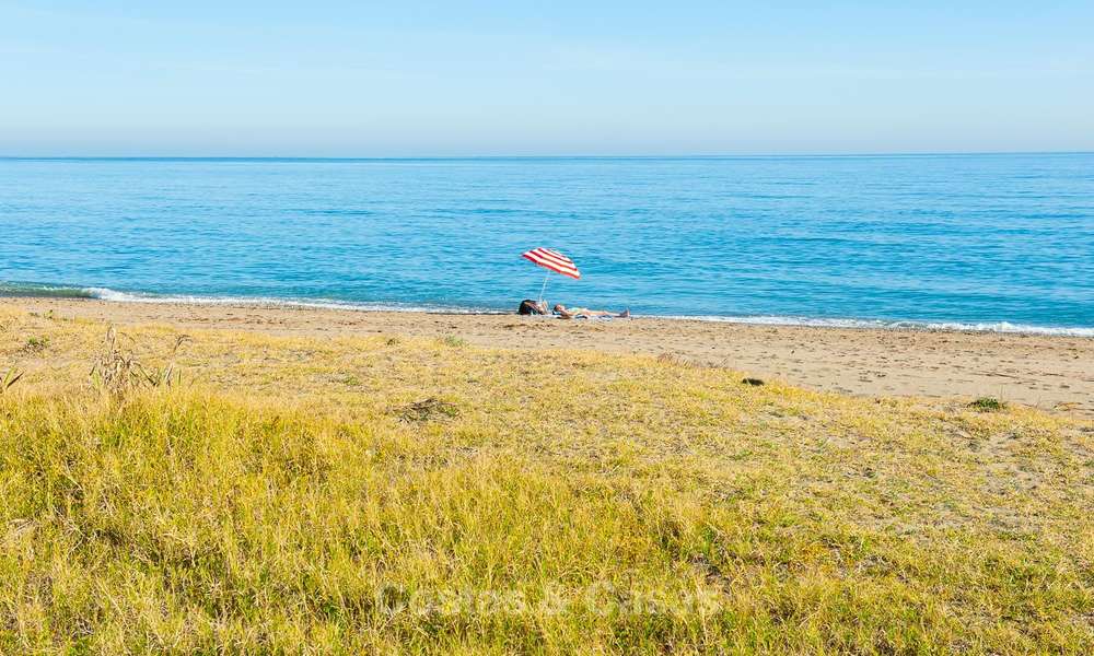 Completely renovated 3 bedroom penthouse apartment for sale in a beachside complex, between Marbella and Estepona 12518