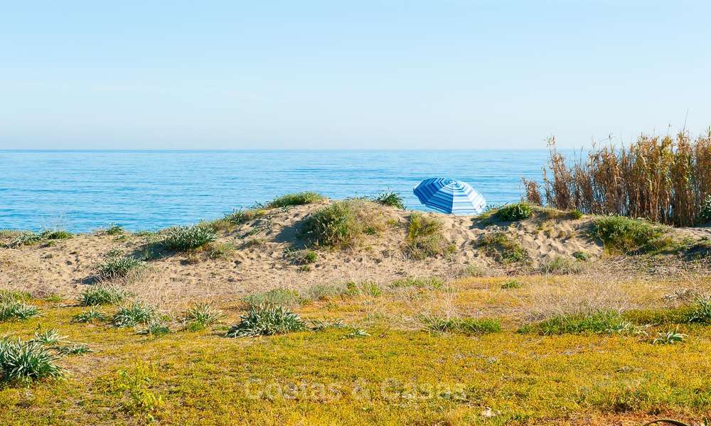 Completely renovated 3 bedroom penthouse apartment for sale in a beachside complex, between Marbella and Estepona 12521