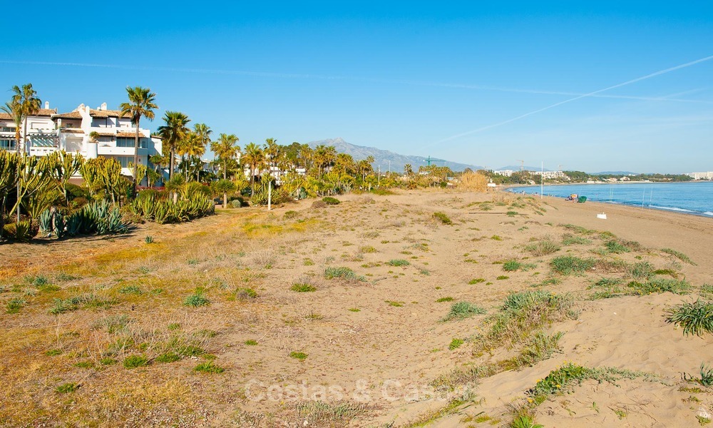 Completely renovated 3 bedroom penthouse apartment for sale in a beachside complex, between Marbella and Estepona 12523