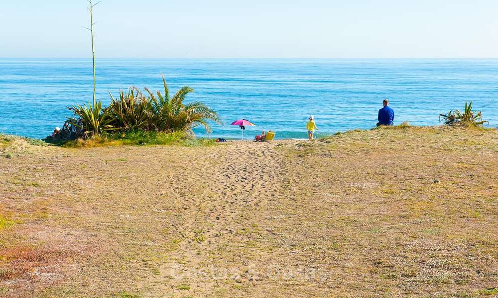 Completely renovated 3 bedroom penthouse apartment for sale in a beachside complex, between Marbella and Estepona 12524