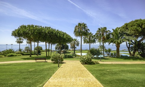 Nice frontline beach apartment with outstanding sea views for sale in a high standard complex, Cabopino, Marbella 12980