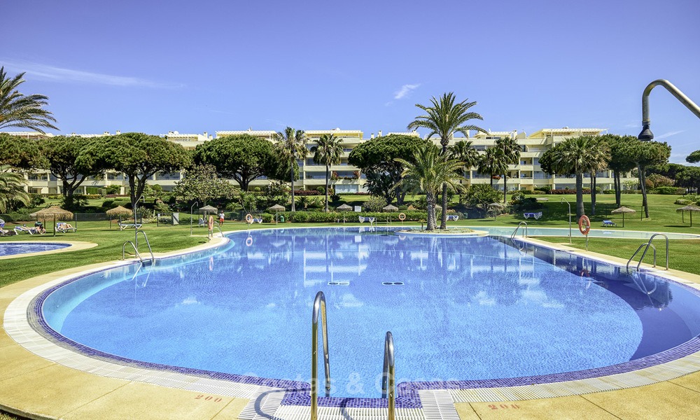 Nice frontline beach apartment with outstanding sea views for sale in a high standard complex, Cabopino, Marbella 12985