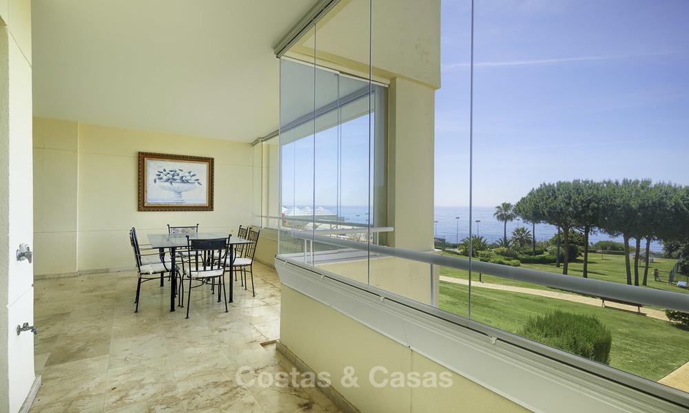 Nice frontline beach apartment with outstanding sea views for sale in a high standard complex, Cabopino, Marbella 12994