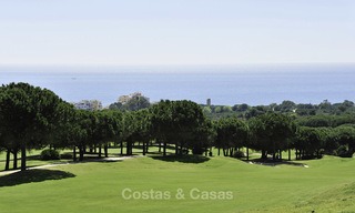 Nice frontline beach apartment with outstanding sea views for sale in a high standard complex, Cabopino, Marbella 13192 