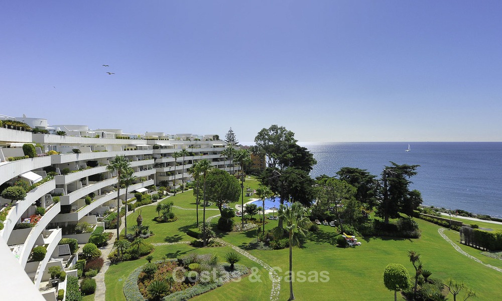 Frontline beach, exceptional corner penthouse apartment for sale with amazing sea views and private pool, New Golden Mile, Marbella - Estepona 13334
