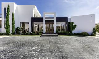 Stunning new modern contemporary luxury villa for sale, frontline golf in an exclusive resort, Benahavis, Marbella 13417 