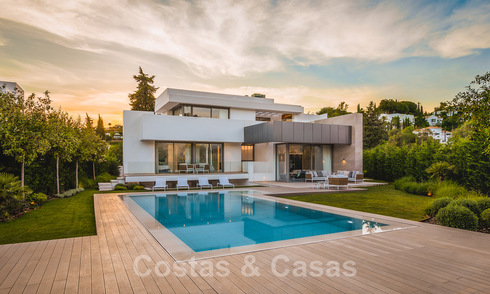 New modern detached luxury villas for sale on the New Golden Mile, between Marbella and Estepona. Ready to move in. 43076