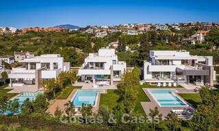 New modern detached luxury villas for sale on the New Golden Mile, between Marbella and Estepona. Ready to move in. 43098 