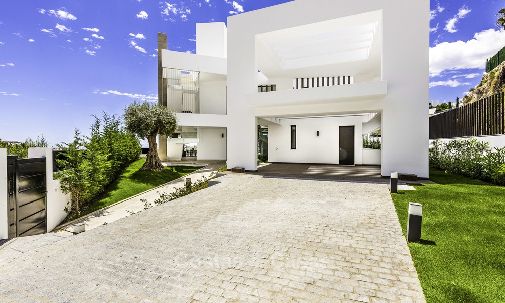 Ready to move in new modern villa with panoramic sea and golf views for sale in Benahavis - Marbella 13637
