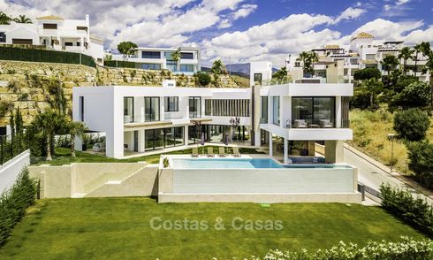 Ready to move in new modern villa with panoramic sea and golf views for sale in Benahavis - Marbella 13649