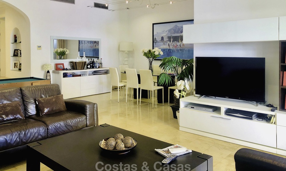 Marvellous frontline beach townhouse with beautiful sea views for sale on the prestigious Golden Mile, Marbella 13705