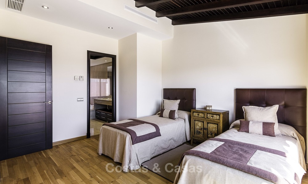 Exceptional luxury beachfront penthouse apartment for sale in a prestigious complex, Puerto Banus, Marbella 13884