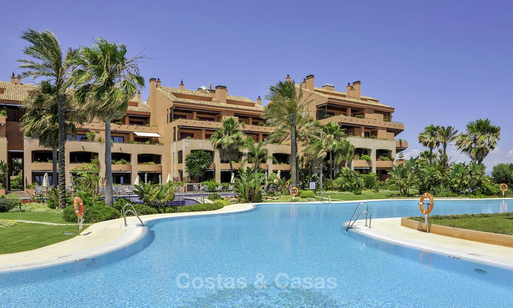 Exceptional luxury beachfront penthouse apartment for sale in a prestigious complex, Puerto Banus, Marbella 13931