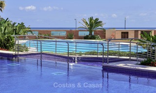 Exceptional luxury beachfront penthouse apartment for sale in a prestigious complex, Puerto Banus, Marbella 13934 