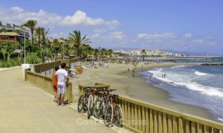 Exceptional luxury beachfront penthouse apartment for sale in a prestigious complex, Puerto Banus, Marbella 13936 