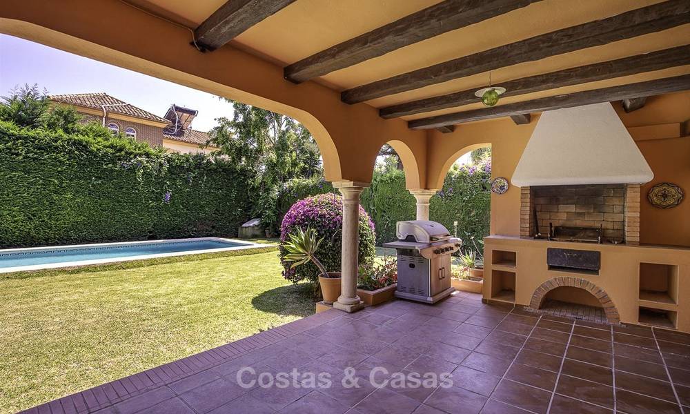 Cosy Mediterranean style villa for sale, walking distance to the beach, in a prestigious urbanisation, between Estepona and Marbella 14437