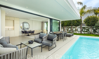 Beachside luxury villa for sale on the Golden Mile, Marbella, at walking distance to the beach and Puerto Banus 801473 