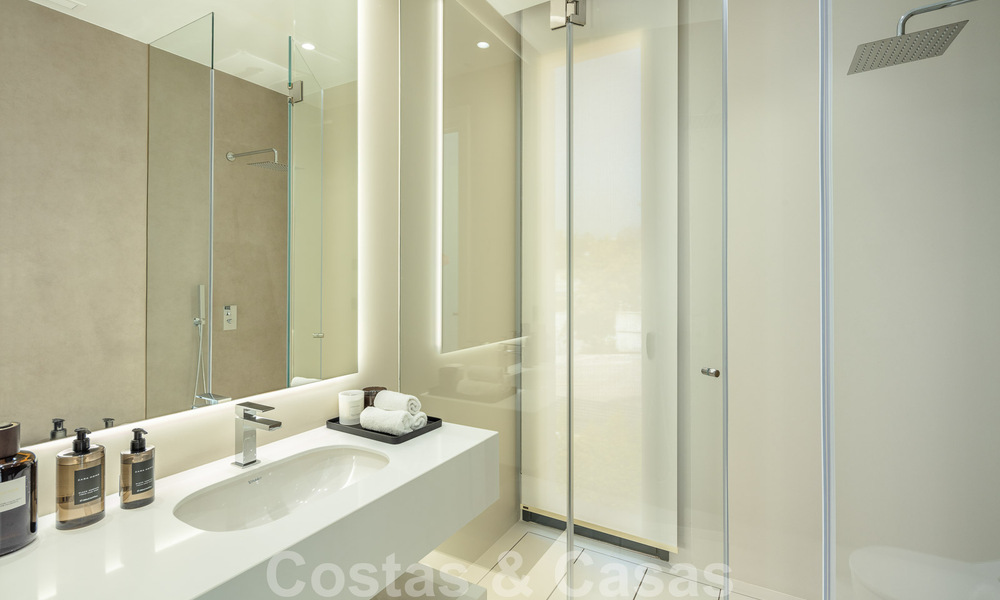 Beachside luxury villa for sale on the Golden Mile, Marbella, at walking distance to the beach and Puerto Banus 801475