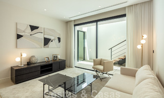Beachside luxury villa for sale on the Golden Mile, Marbella, at walking distance to the beach and Puerto Banus 801477 