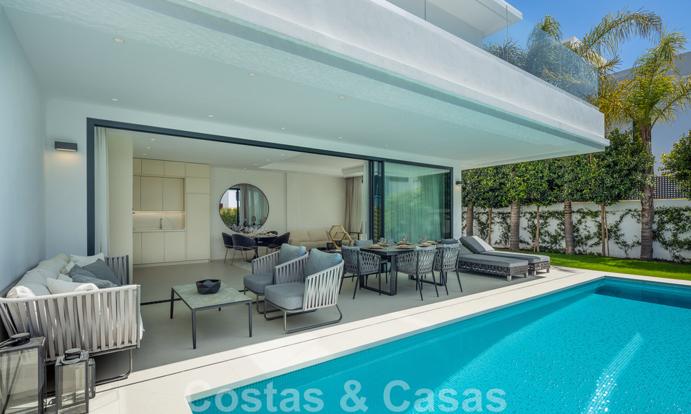 Beachside luxury villa for sale on the Golden Mile, Marbella, at walking distance to the beach and Puerto Banus 801479