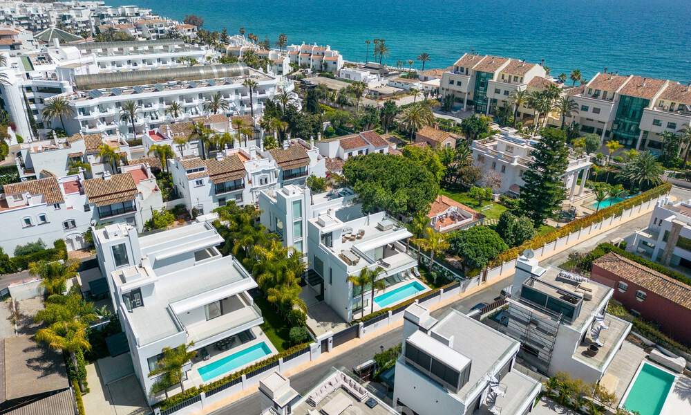 Beachside luxury villa for sale on the Golden Mile, Marbella, at walking distance to the beach and Puerto Banus 801482