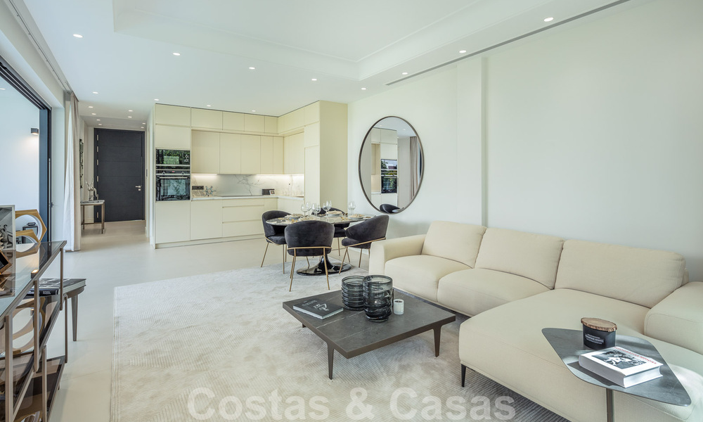 Beachside luxury villa for sale on the Golden Mile, Marbella, at walking distance to the beach and Puerto Banus 801484