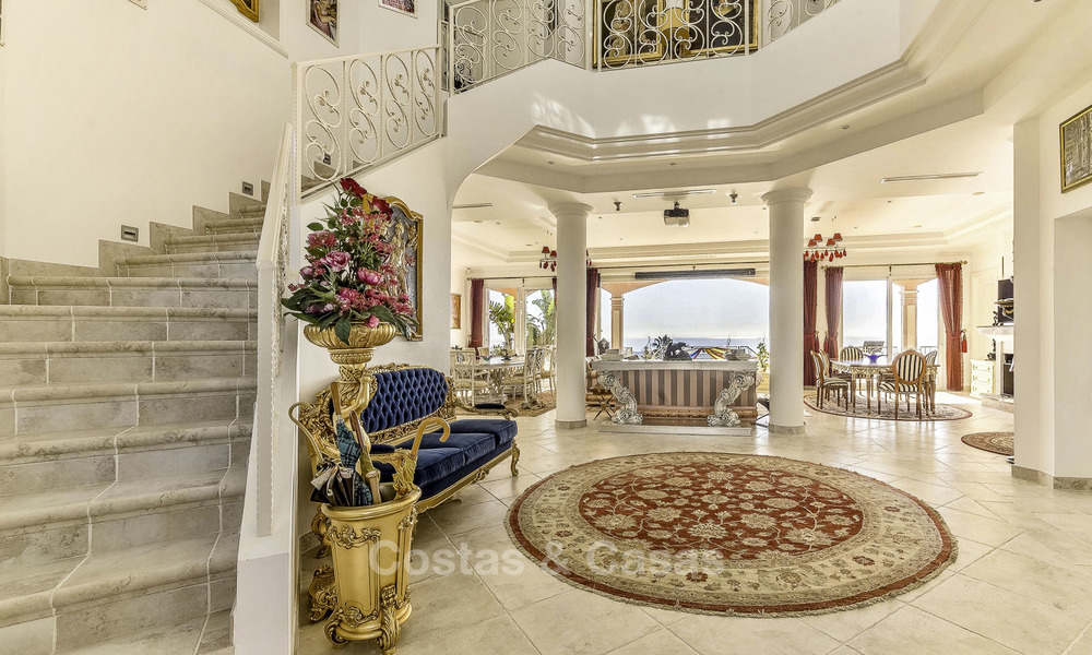 Majestic Andalusian luxury villa for sale on a large plot in an exclusive golf resort, with breath taking sea views in Benahavis - Marbella 15006