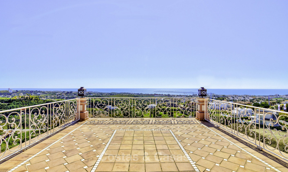 Majestic Andalusian luxury villa for sale on a large plot in an exclusive golf resort, with breath taking sea views in Benahavis - Marbella 15013