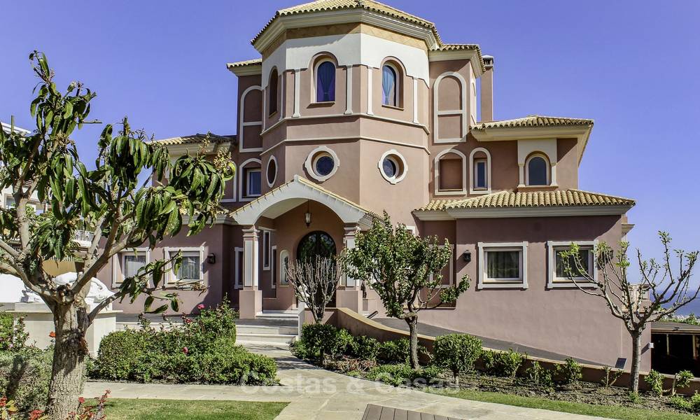 Majestic Andalusian luxury villa for sale on a large plot in an exclusive golf resort, with breath taking sea views in Benahavis - Marbella 15028