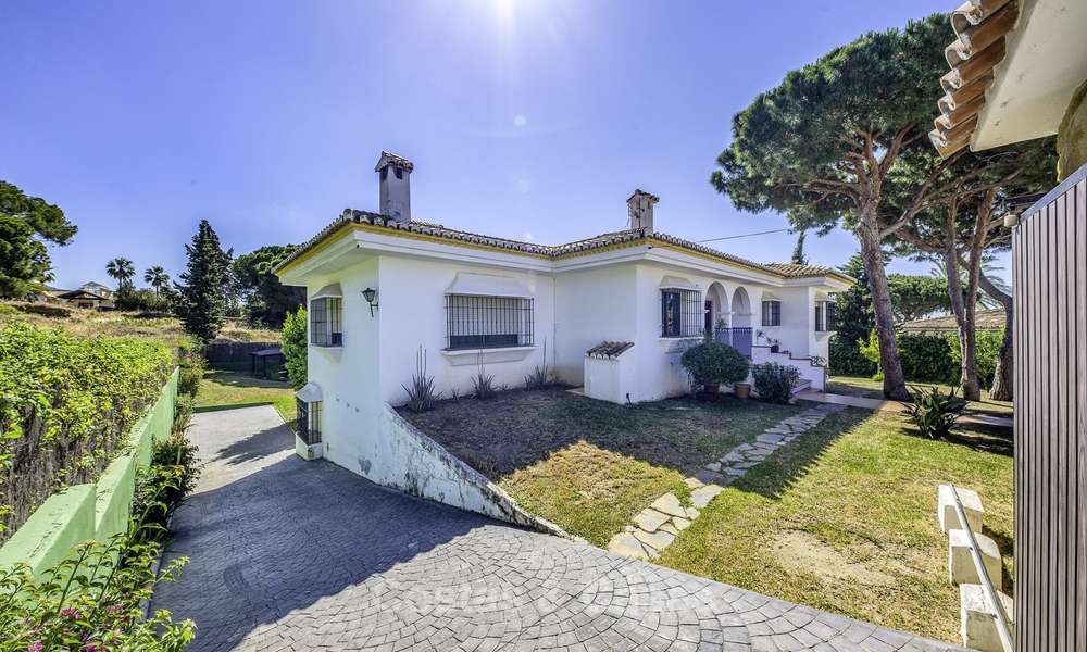 Spacious classical villa with excellent potential for sale in a quiet area of Elviria in East Marbella 15189