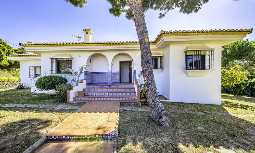 Spacious classical villa with excellent potential for sale in a quiet area of Elviria in East Marbella 15190