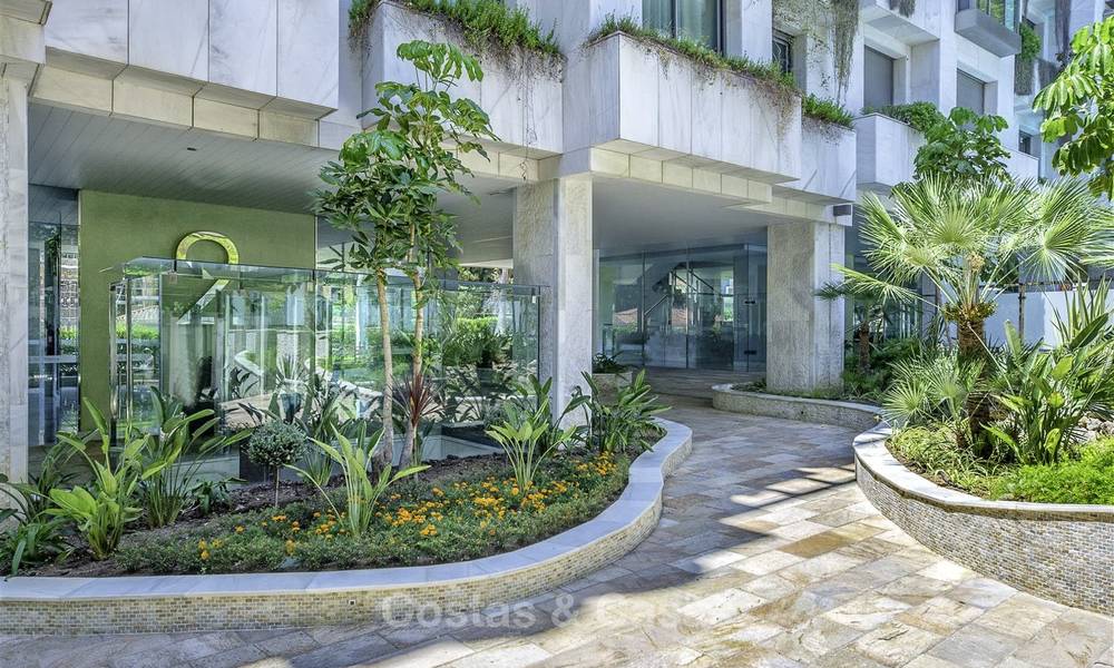 Very spacious modern luxury apartment for sale in a prestigious urbanisation on the Golden Mile, Marbella 15262