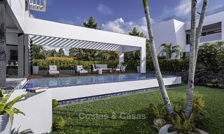 New minimalist luxury villas for sale, walking distance to the beach, leisure port, amenities in Benalmadena 15267 