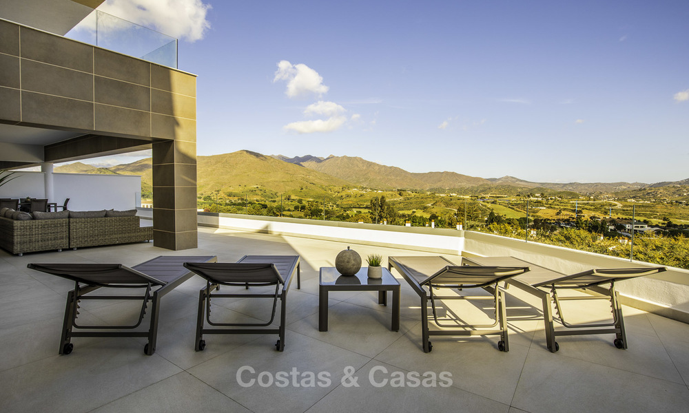 Modern luxury apartments and penthouses for sale in an esteemed golf resort in Mijas, Costa del Sol. Last unit! 16665