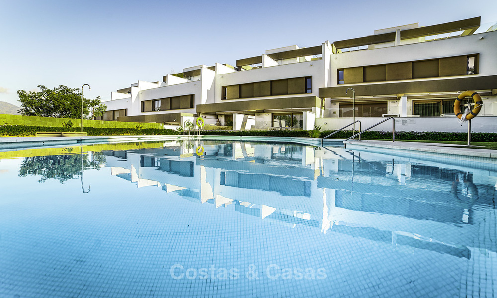 New, move-in ready, modern townhouses for sale on an acclaimed golf resort in Mijas, Costa del Sol. 10% discount! 15672