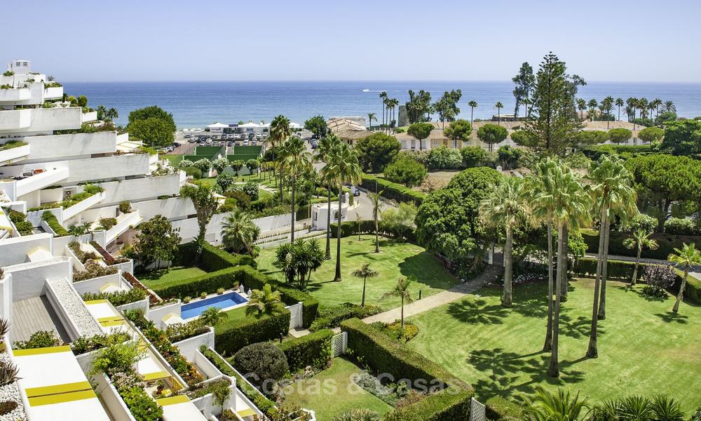 Penthouse with private pool and panoramic sea, golf and mountain views in a beachfront complex for sale in Guadalmina Baja, Marbella 16003