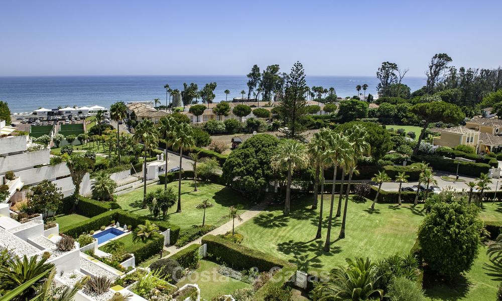 Penthouse with private pool and panoramic sea, golf and mountain views in a beachfront complex for sale in Guadalmina Baja, Marbella 16006