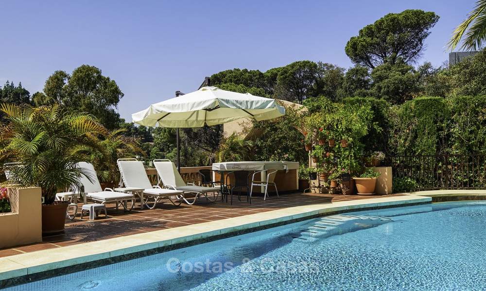 Cosy traditional-style villa with sea and mountain views for sale in El Madroñal, Benahavis - Marbella 16061