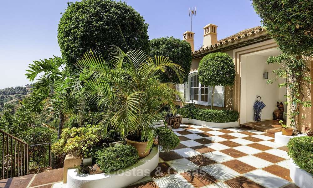 Cosy traditional-style villa with sea and mountain views for sale in El Madroñal, Benahavis - Marbella 16065