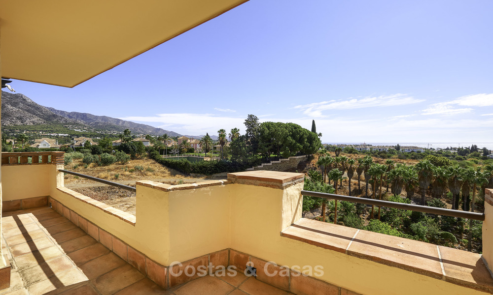 Rare, very spacious 5-bed penthouse apartmentwith sea and mountain views for sale on the Golden Mile in Marbella 16555