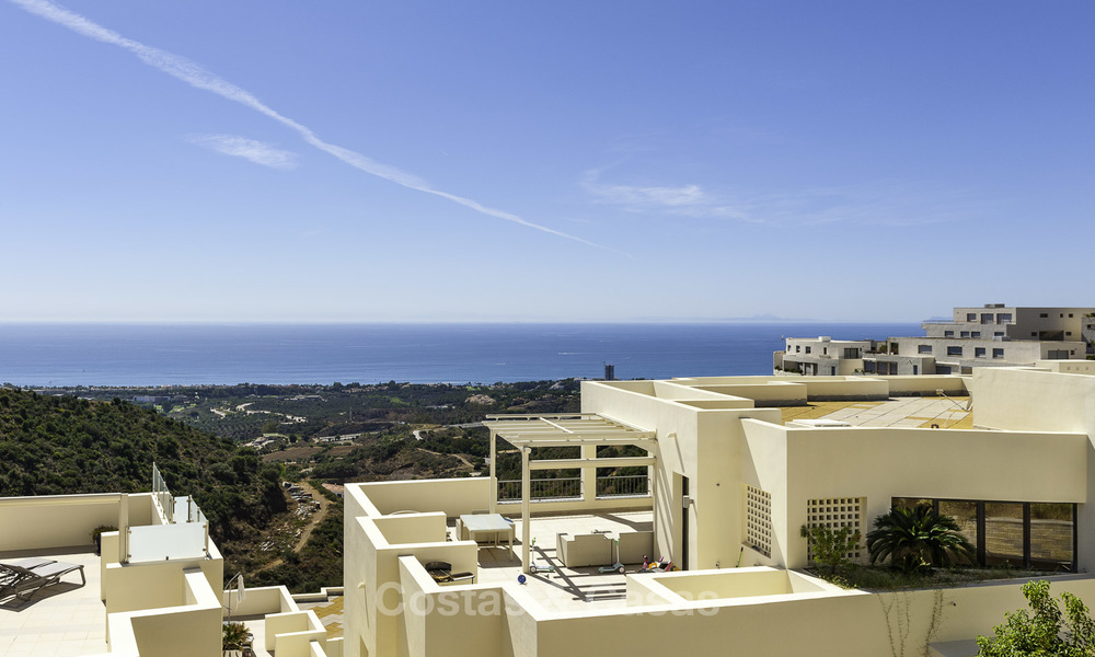 Move-in ready modern 3-bed apartment with spectacular sea and mountain views for sale in Marbella 16833