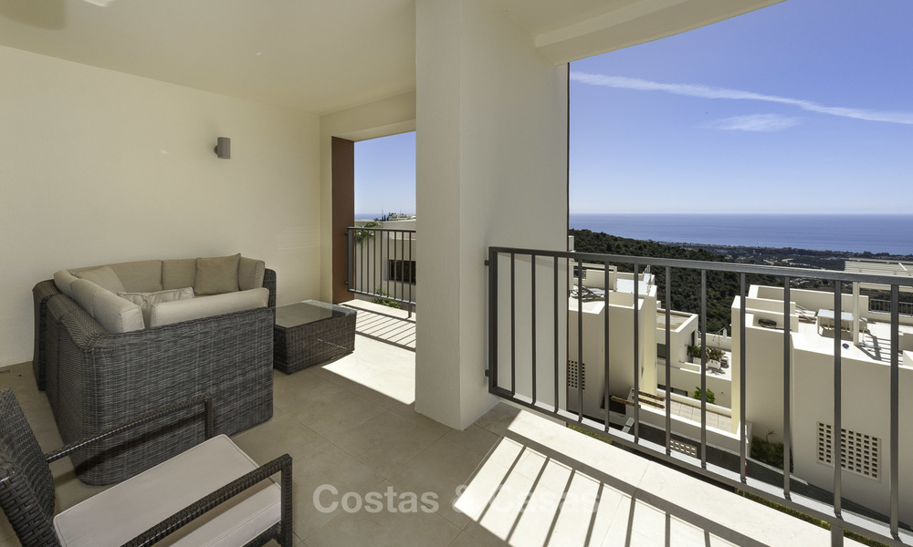 Move-in ready modern 3-bed apartment with spectacular sea and mountain views for sale in Marbella 16847