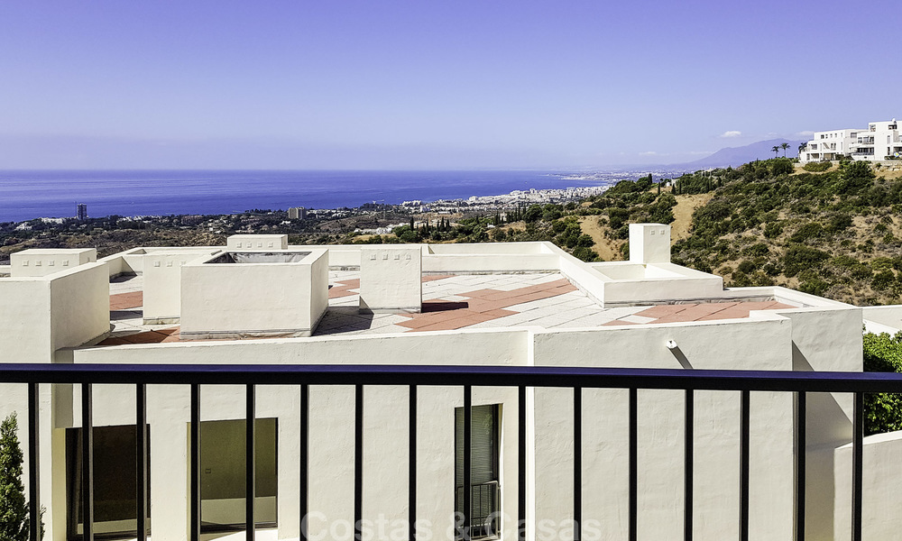 Modern 3-bedroom apartment overlooking the Mediterranean Sea, Marbella and the coastline to the Strait of Gibraltar and Africa 16970