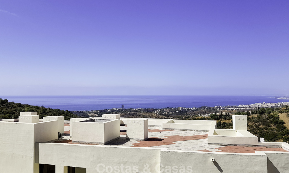 Modern 3-bedroom apartment overlooking the Mediterranean Sea, Marbella and the coastline to the Strait of Gibraltar and Africa 16973